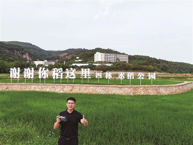 黄景山建议将水稻公园、蝴蝶兰种苗园、百香果基地等串联起来，打造一个田园综合体。（受访者供图）