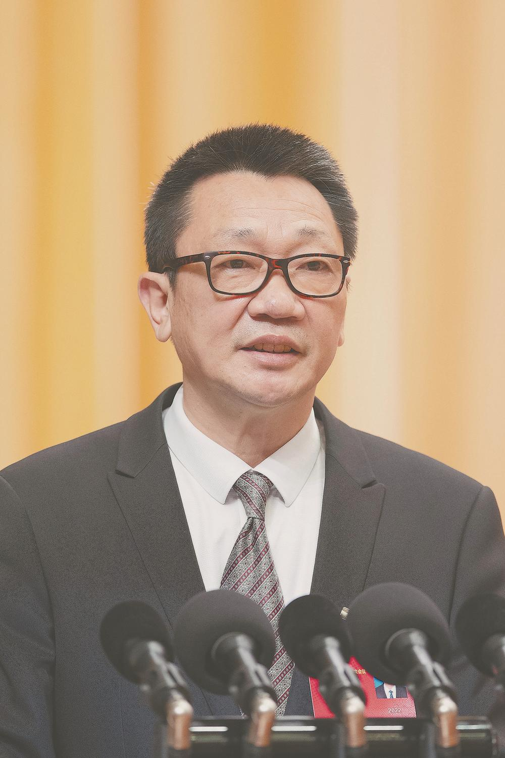 记者 林熙 摄杨昇委员代表民进福建省委员会发言:为推动福建省基础